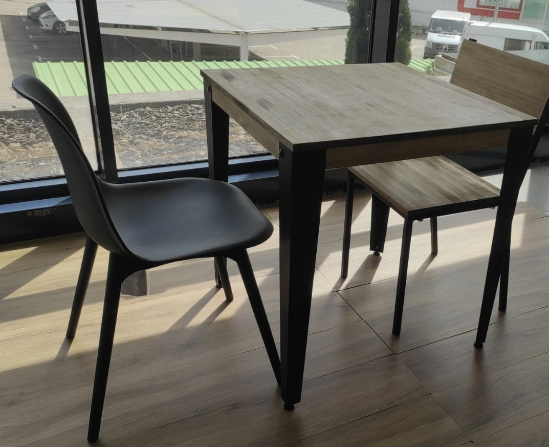 SILLAS Y MESAS HOSTELERIA